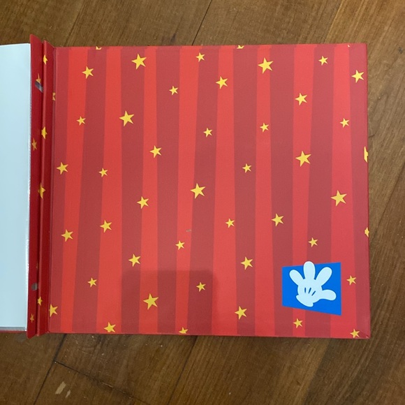 Walt Disney Mickey Mouse 12 x 12 scrapbook - Picture 4 of 4